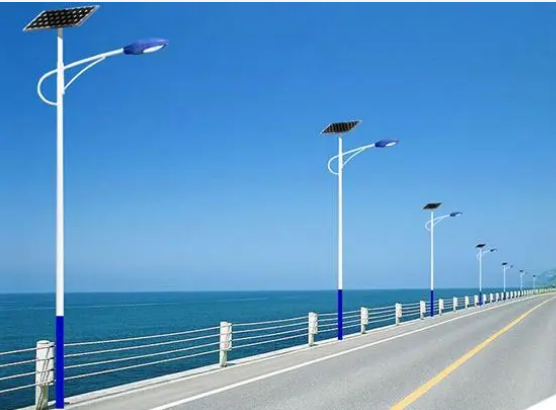 太陽能LED路燈的成本與傳統路燈哪個高？